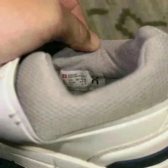 On Cloud Women's THE ROGER Advantage White \ Gray shoes US Size 10.5 - Picture 5 of 6